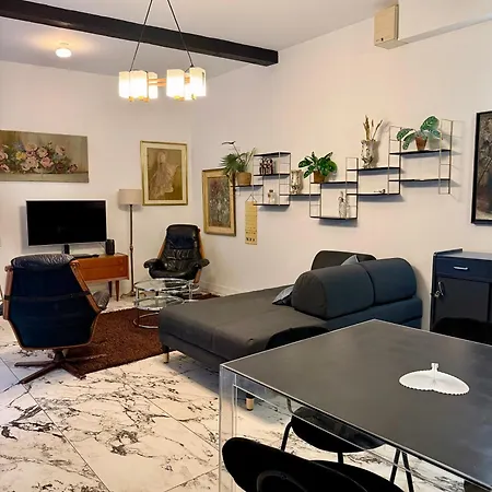 Hideaway In Historic Heart Of *